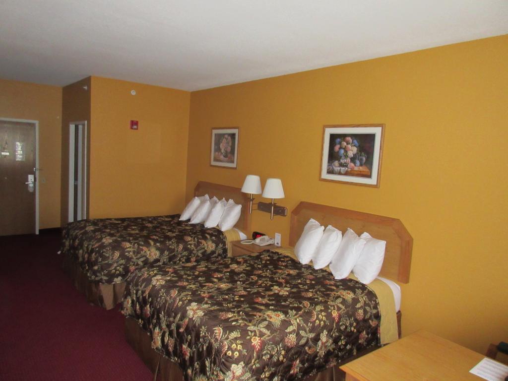 Parkfield Inn - Clinton المظهر الخارجي الصورة