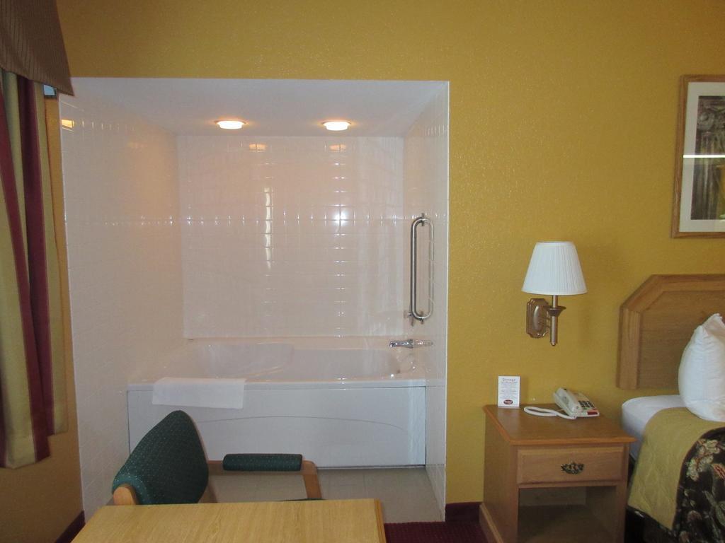 Parkfield Inn - Clinton الغرفة الصورة