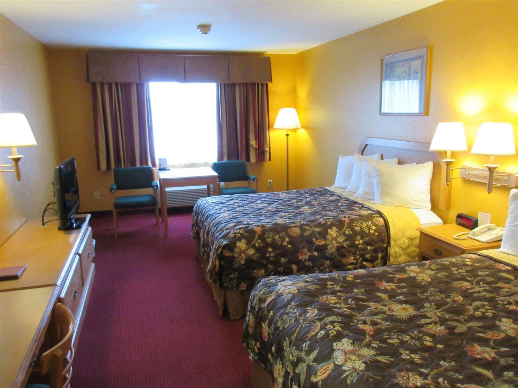 Parkfield Inn - Clinton المظهر الخارجي الصورة