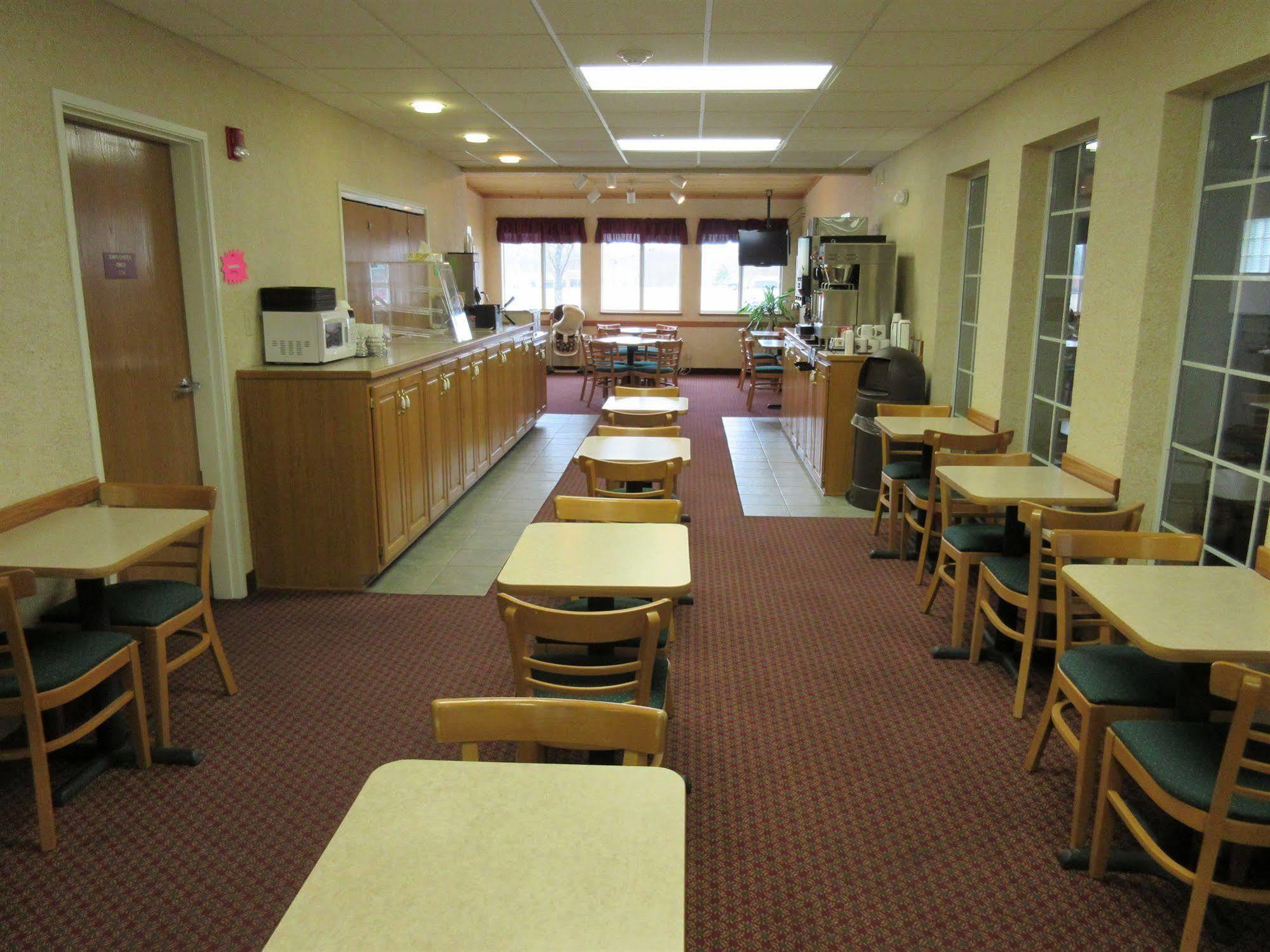 Parkfield Inn - Clinton المظهر الخارجي الصورة