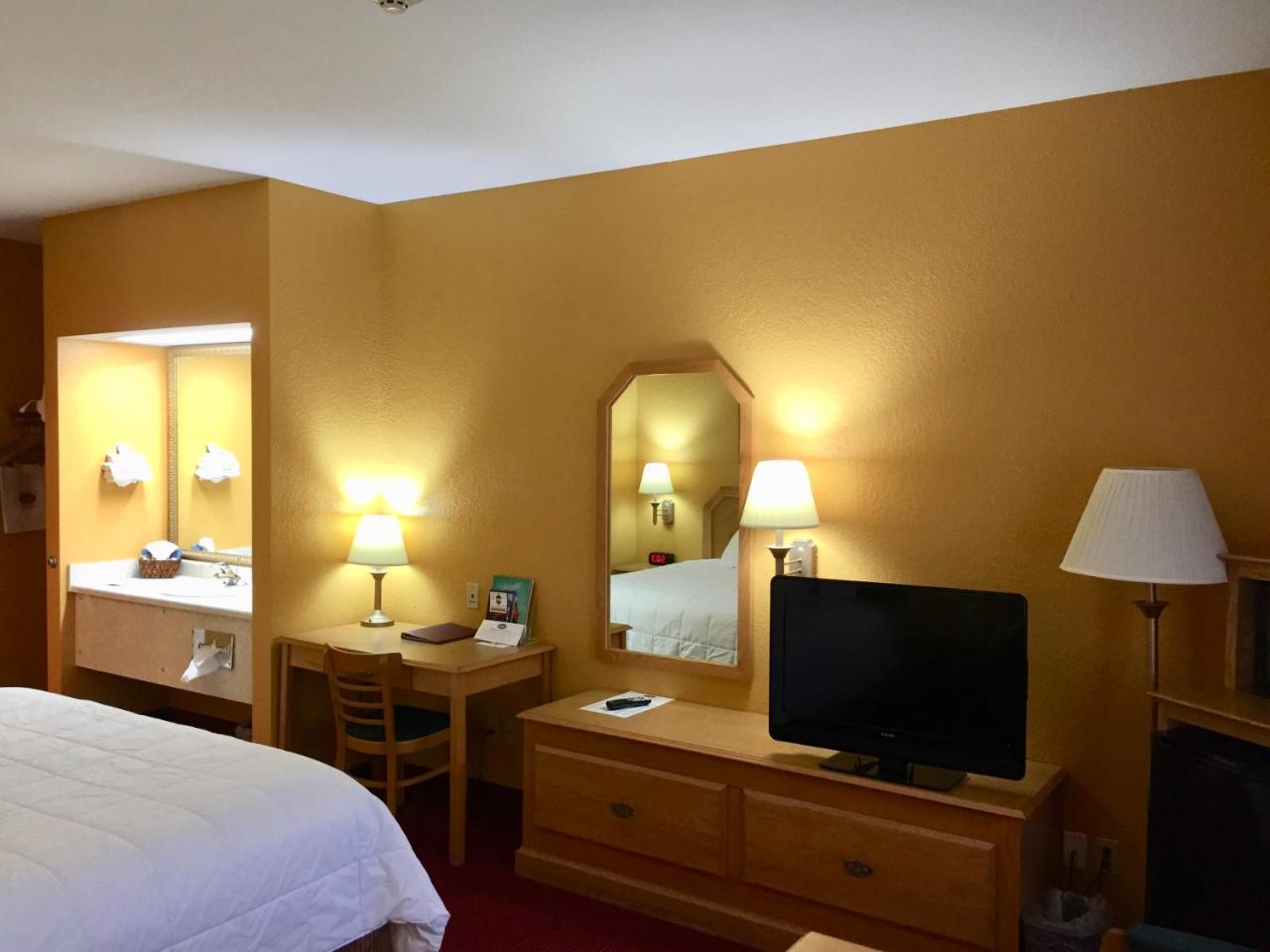 Parkfield Inn - Clinton المظهر الخارجي الصورة