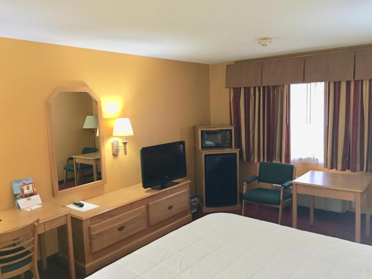Parkfield Inn - Clinton المظهر الخارجي الصورة