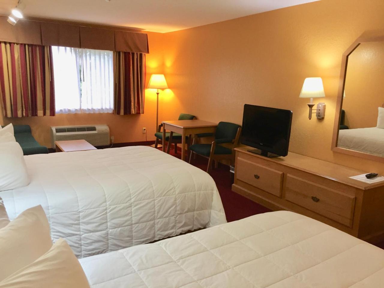 Parkfield Inn - Clinton المظهر الخارجي الصورة